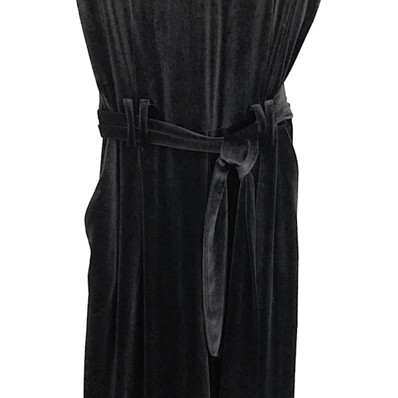 TAHARI ASL Black Velvet Sleeveless Belted V-Neck Wide Leg        Jumpsuit - Picture 6 of 12